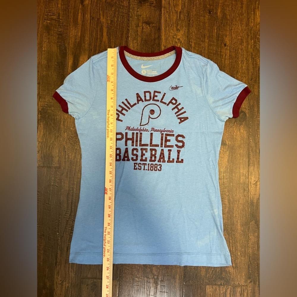 Nike Philadelphia Phillies Short Sleeve T-Shirt Size Womens Large Color Blue/Red - Picture 8 of 8